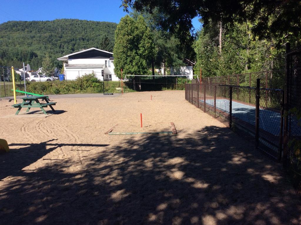 Camping Le 4 Chemins LʼAnse-Saint-Jean Quarto foto